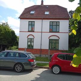 3 v taglejlighed i byggeforeningshus i roligt kvarter, хотел в Копенхаген