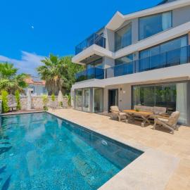 Luxury Villa Heated Pool & Spa