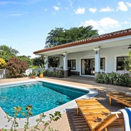Luxury 4BR House with Private Pool next to the beach 5 nights minimum
