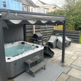 Modern cottage with hot tub