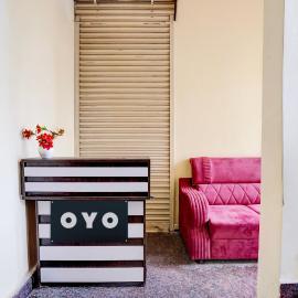 Hotel O SRL Comforts, hotel di Kumbalgod