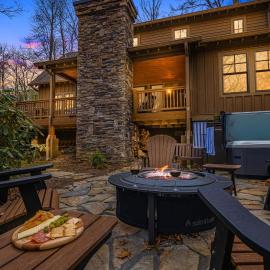Blowing Rock Cabin Hot Tub Lake & Trout Stream 3 King Suites 2 Fireplaces