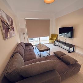 Universe iii - Modern 2 bedroom Apartment with Pool near the harbor，Ktima的飯店