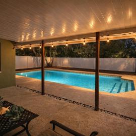 Pet-Friendly Pool Home, Minutes to Clearwater Beach and Eagle Lake Park, Hotel in Clearwater
