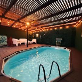 Mountain Retreat Pool Hot tub Sleeps 14 Private, Hotel in Villalba