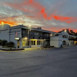 Days Inn & Suites by Wyndham Dayton North, hotel in Dayton