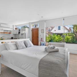 Stylish Studio in Heart of Annandale Village