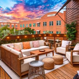 2BR Designer Condo on Trendy East 11th St, Downtown Austin, hotel di Austin