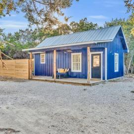 Lone Star Cabin - Cowboy Pool & Patio โรงแรมในDriftwood
