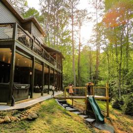 Creekside Cabin, 2 Masters, Bunkbed, Kid & Pet Friendly, Hottub, Zipline, Games, & Multiple Fireplaces