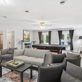 The Divine Cottage! Woodsy Hideaway! – hotel w mieście Richmond