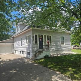 Serene 4 bedroom house with AC
