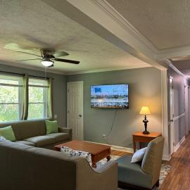 Mountain View 4 Bedrooms 2 full Bathroom house, hotel i Cave Spring