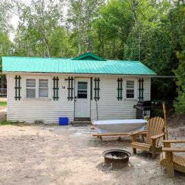 Private Beach Access -Cottage 14 – hotel w mieście Sauble Beach