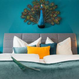NOOR - Golden Mood or Cinema Luxe