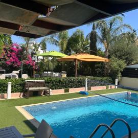 Sunshine Villa Private Pool Luxury Garden 2' walk to Kalamies beach Pernera