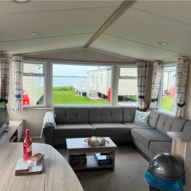 Carmarthen Bay 8 Berth Family Coastal Escape, hotel a Ferryside