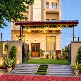The Nines Hotel & Restro โรงแรมในKālādhūngi