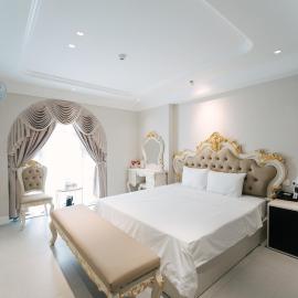 Nhật Tân Red River Hotel- Đông Anh, hotell i Ngọc Giang