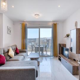 Spacious & bright 3 bedroom with balcony KDEB1-1