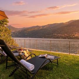 Lake Front Casa Giulia! Hot Tub, Garden, Gym, AC, PK!