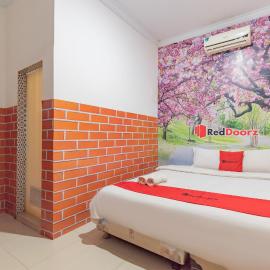RedDoorz @ Jalan Krakatau Medan