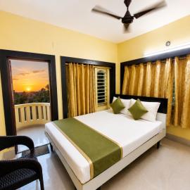 Beach Side Hotel Moon Chakra Tirtha Road Premium Stay Near Niladari Beach with AC Rooms, Free Wi-Fi, Parking, Family-Friendly Accommodation & Modern Guest Facilities, hotelli kohteessa Puri