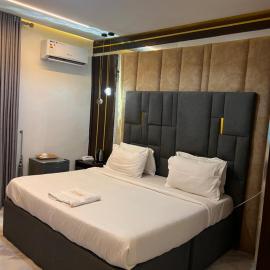 Hansbro Suites And Apartments