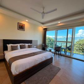 The Hill Heaven A Luxury Property With Balcony & Mountain View Rooms, hotel u gradu Musuri