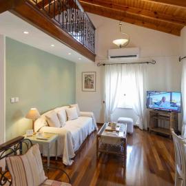Finistrini Apartment by Corfuescapes
