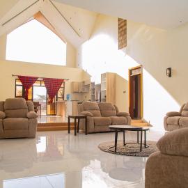 Maiyana Samburu, hotel u gradu 'Archers Post'