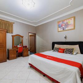 RedDoorz Plus at Hotel Griya Sakinah Cisarua Puncak, hotelli kohteessa Kopo 2