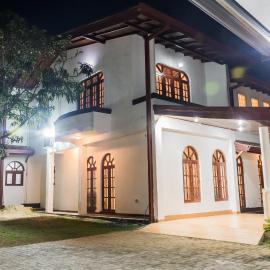 Ja-Ela Serenity Villa Spacious 4BR near Airport
