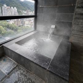 Fighting rhino樓中樓湯屋, hotel a Jiaoxi