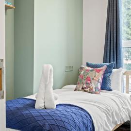 Victorian 5-Bed Home| Loft |Walk to City & Cricket, hótel í Worcester