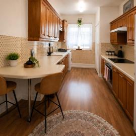 Budget 2Bed Private flat, free parking