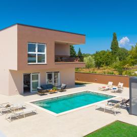 Luxury Villa KLAUDIA with Private Pool near Pula, khách sạn ở Vodnjan