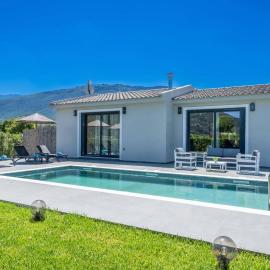 Villa Drogarati Cottage by Villa Plus、Chaliotataのホテル