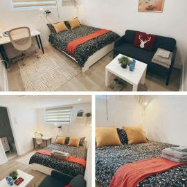 BRAND NEW PRIVATE Bathroom and FREE Parking, khách sạn ở Toronto