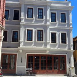 Derik Housetroya Hotel