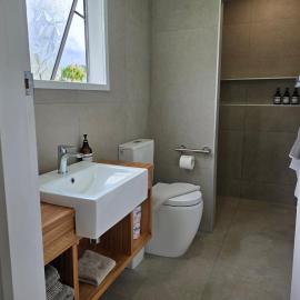Fletcher Christian Apartments - Isabella Suites