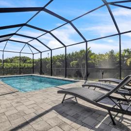 Cape Coral Oasis - Pool & Bintelli Golf Cart, hotel a Cape Coral