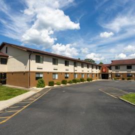 Red Roof Inn Binghamton North, хотел в Бингхамтън