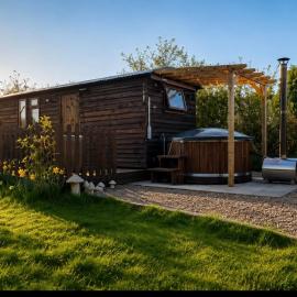 Four Seasons Country Retreat with Wood Fuel Hot Tub close to kington Market Town – hotel w mieście Hereford