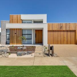 Modern beach house 4 bedroom-12 Sleep