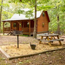 Cabin in the Woods | Trails, Fire Pit, BBQ, hótel í Mentone