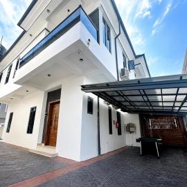 EliteunseenSuites - 5 Bedroom Beautiful Detached House - Private Parking