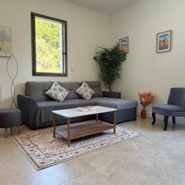 T2 lumineux & cosy avec parking privé gratuit sur les hauteurs de Bastia, ξενοδοχείο σε Μπαστιά