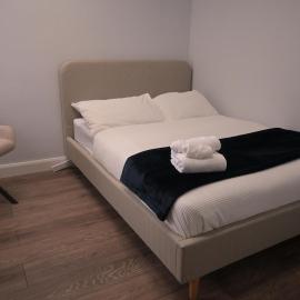 Two Bedroom Apartment near Gatwick Airport