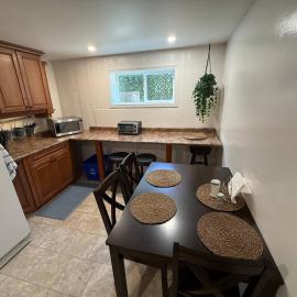 Barrel N Blue - Cozy Suite Near Downtown Lake